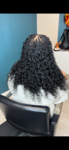 BOHO KNOTLESS BRAID (SMALL/MIDBACK LENGTH) The tip is not braided down and curled with rollers. If your hair is long, please do not book.